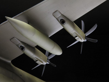 Фото Сборная модель ZVEZDA Военно-транспортный самолет С-130J-30, 1/72 | Инномарт