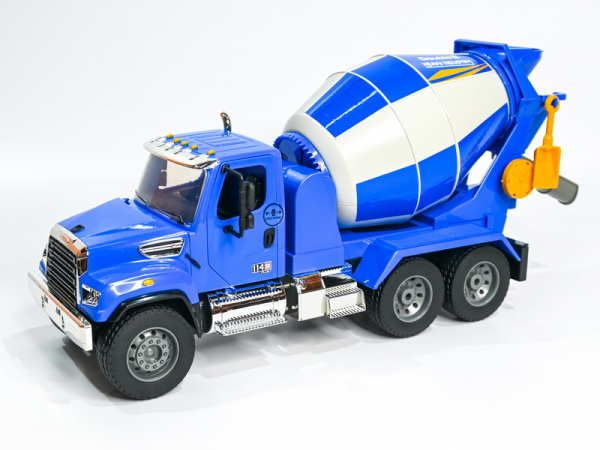Радиоуправляемый бетоновоз Double Eagle Freightliner 114SD 1/20 2.4G RTR